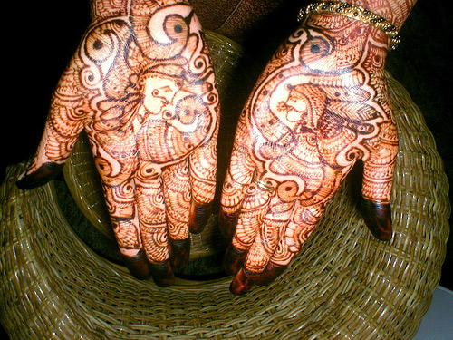A drawing with henna using the method mehndi 